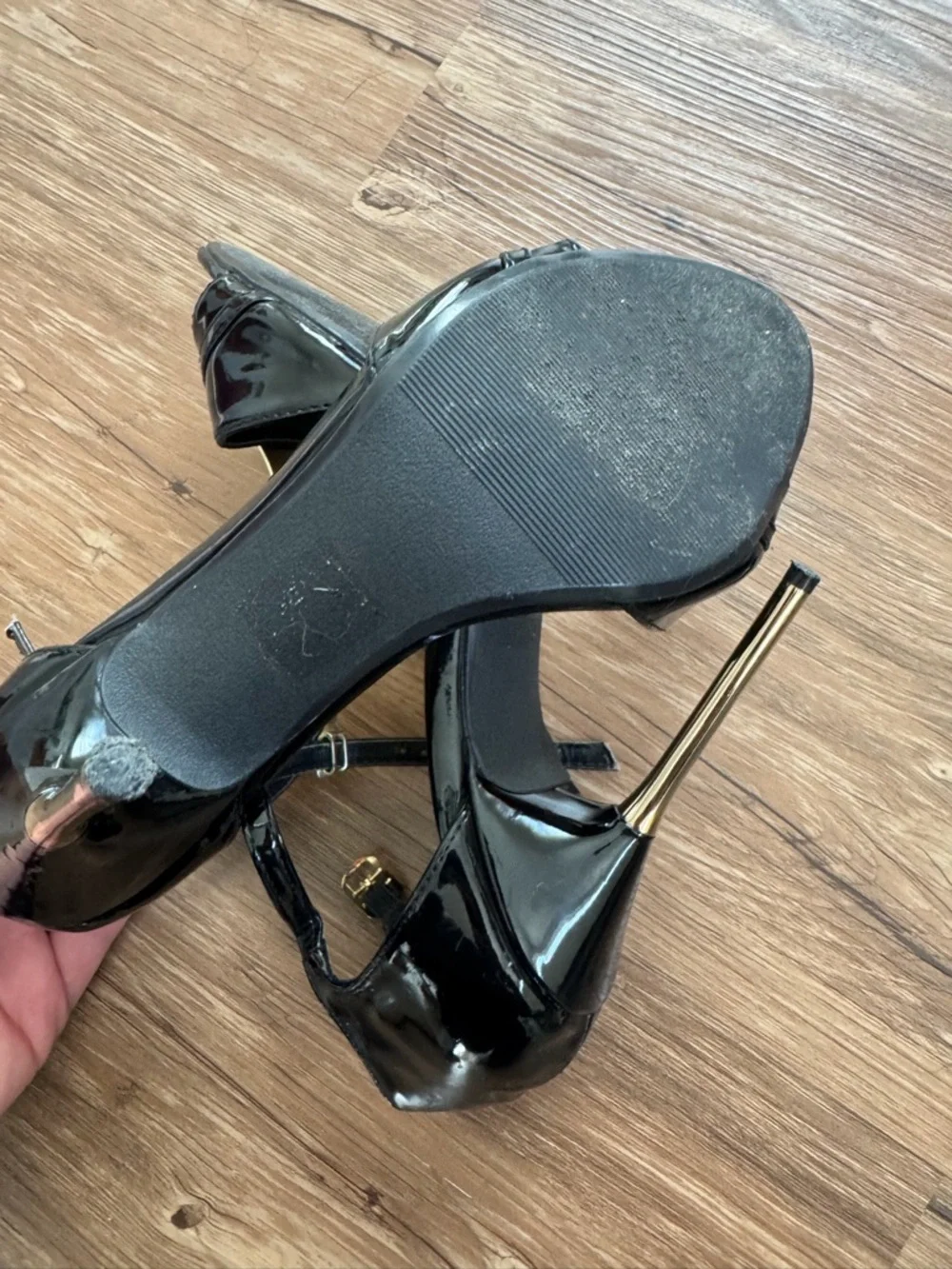 Wild Diva Black Patent Heels with Gold T-Bar Accent - Picture 10 of 11